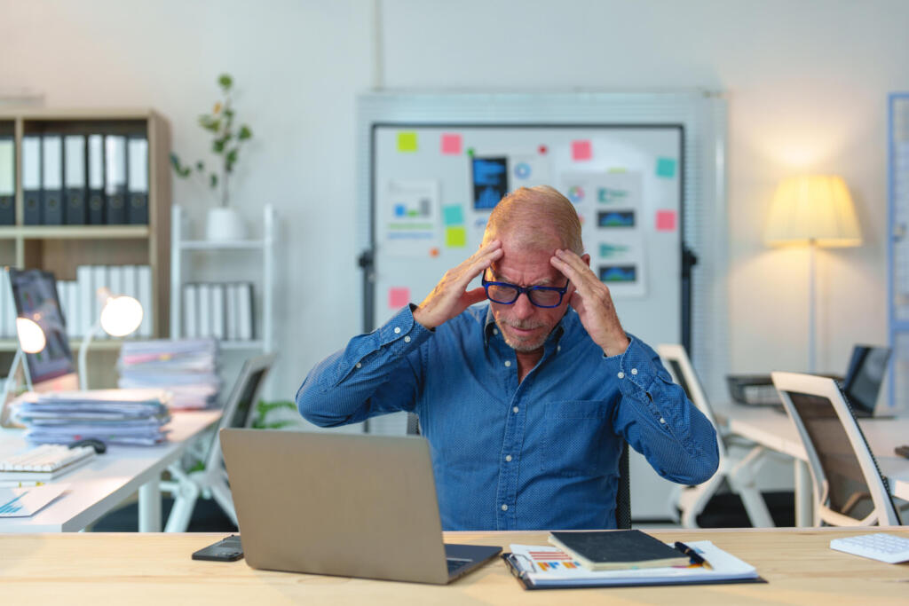 頭が混乱する経営者