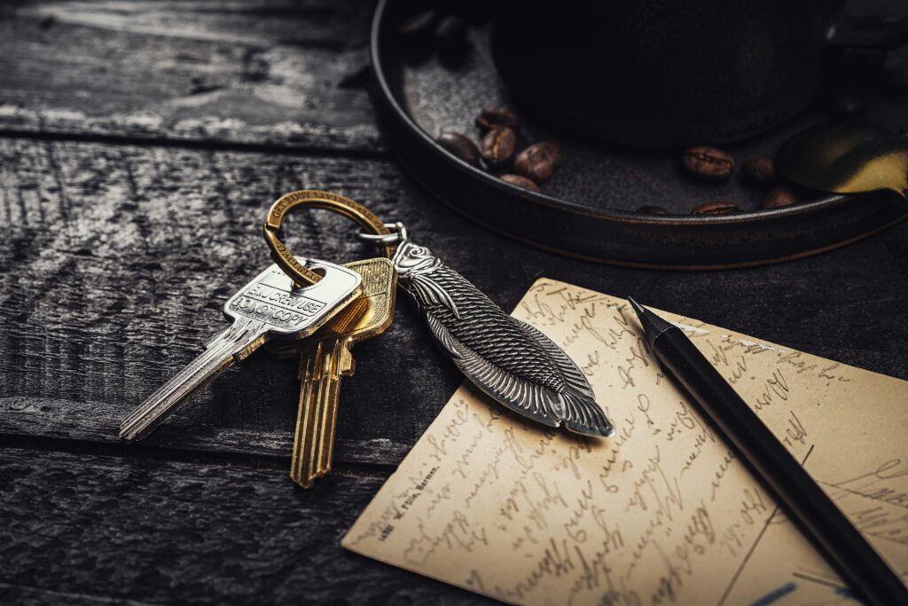  住宅ローンや担保に関する契約書と家の鍵