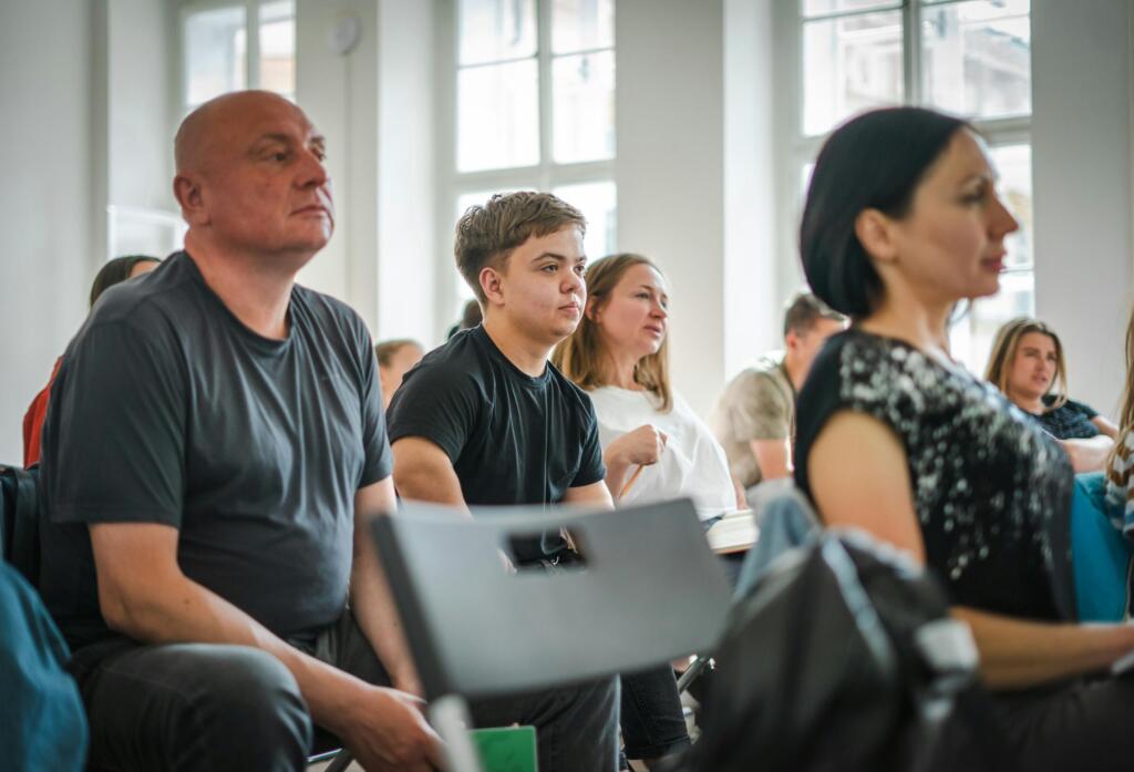 教訓を学ぶ人たち