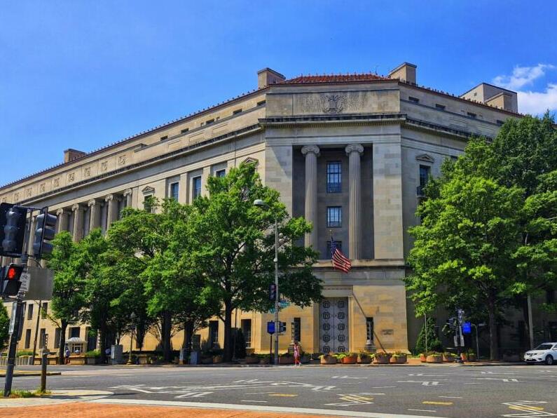  裁判所の入口付近